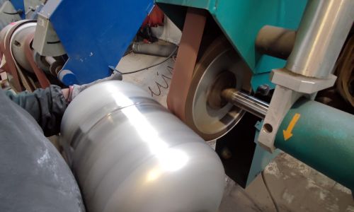Smerigliatura manuale per il controllo diretto della Qualità finale